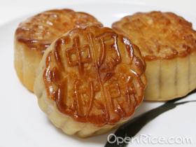 蛋黄莲蓉月饼