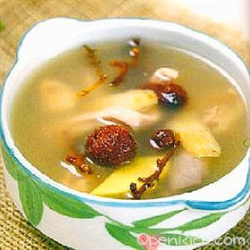 杜仲山楂猪肚汤