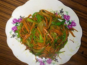 青椒炒胡萝卜丝