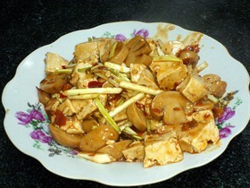 口蘑炖豆腐