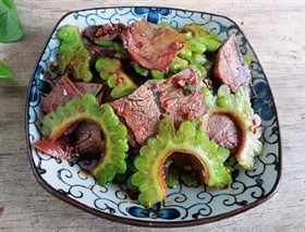 苦瓜拌牛肉