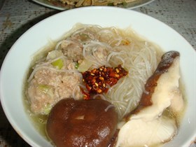 丸子香菇粉丝煲
