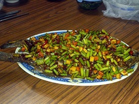 干烧鲈鱼