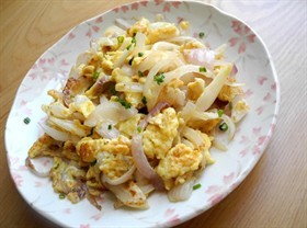 鸡蛋炒葱头