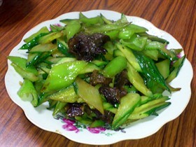 黑木耳炒青椒黄瓜