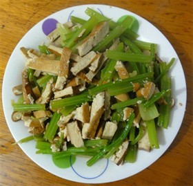 香干炒香芹菜