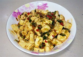 黄花菜炒豆腐