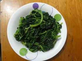 呛拌芹菜叶子