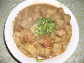 牛腩炖香芋