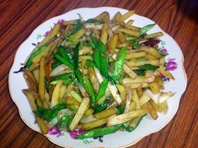 土豆炒青蒜