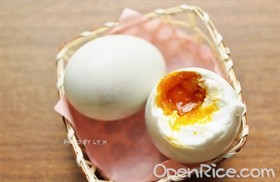 朴素的咸鸭蛋 