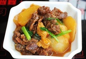 柱候酱焖牛腩萝卜