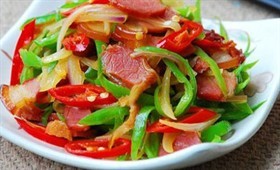 腊肉尖椒炒洋葱