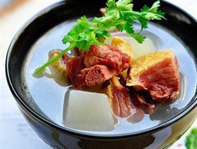 白萝卜煲腊鸭腿