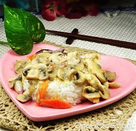 奶油蘑菇鸡肉饭