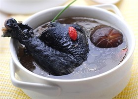 红枣乌鸡汤