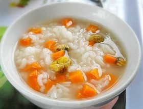 胡萝卜菊花粥