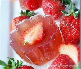 草莓凉粉奶冻