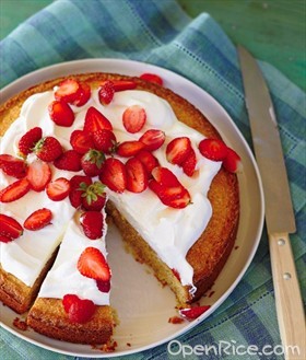 草莓奶酪杏仁玉米蛋糕