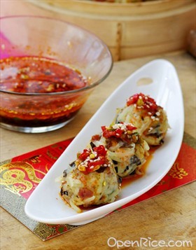 油泼腊味土豆丸子