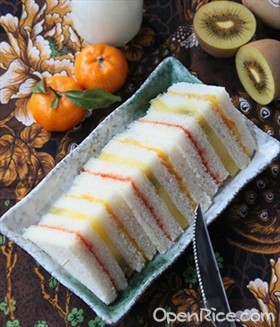 金艳果早餐三明治