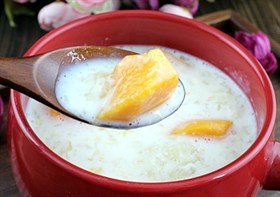 木瓜银耳炖奶