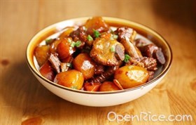 胡萝卜土豆炖排骨 