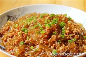 蚂蚁上树（又叫烂肉粉条） 