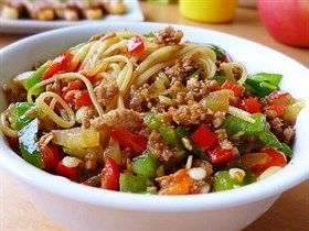 双椒肉沫拌面