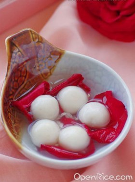 米酒汤圆蜜枣汤