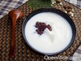 牛奶杏仁豆腐
