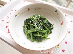日式芝麻粉炒菠菜