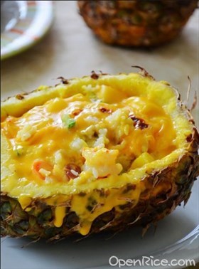 芝士焗菠萝海鲜饭