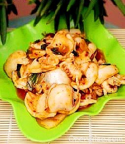 泡菜炒墨鱼卷