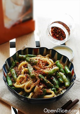 锅烧四季豆乌冬面