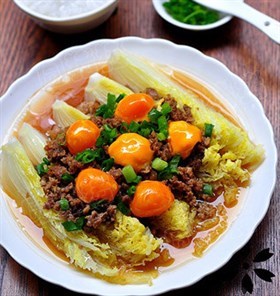 咸蛋肉碎蒸娃娃菜