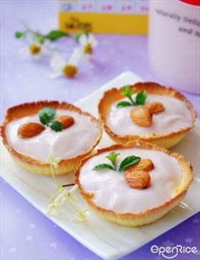 杏仁酸奶蛋黄挞 