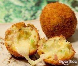 脆皮土豆芝士球