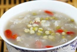 冰糖绿豆银耳汤