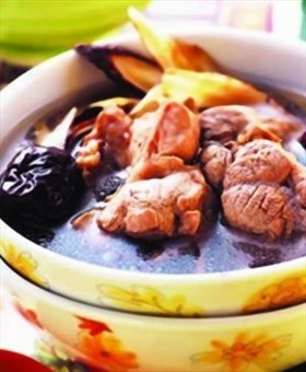 板蓝根炖猪蹍汤