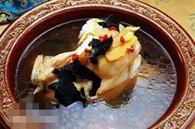 石耳炖鸽