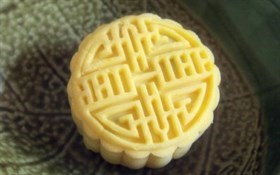 南瓜冰皮月饼