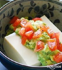 牛油果番茄盖凉豆腐