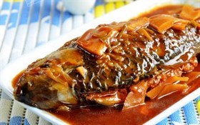 酿鲫鱼