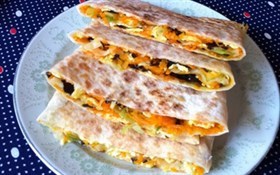 胡萝卜木耳鸡蛋饼