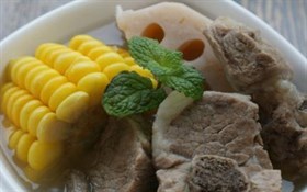 莲藕玉米排骨汤