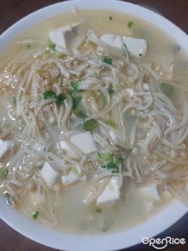 金针菇豆腐汤