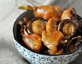 香菇焖鸡肉