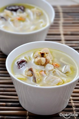 鲜菇红枣鸡汤