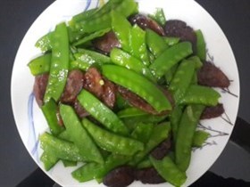 腊肠炒荷兰豆
